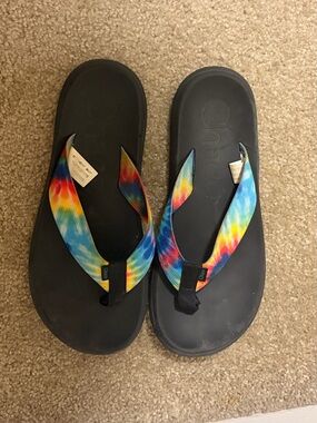 Chaco tie dye flip flops
